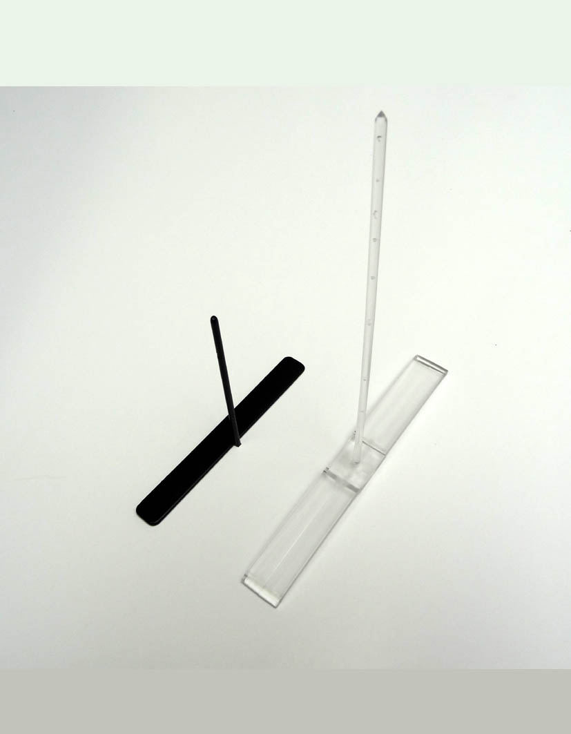 pieds-pour-panneaux-cartons-rembordes